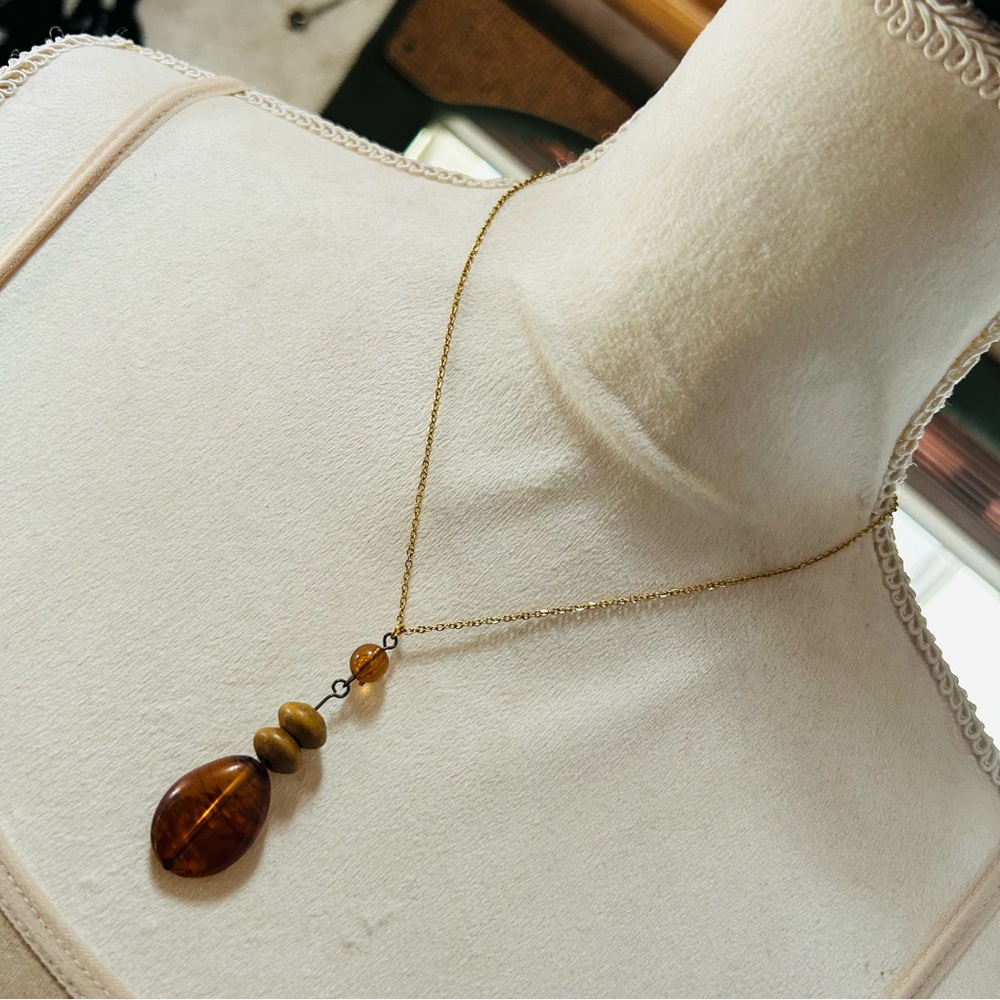 Vintage faux amber wood bead dangle pendant on chain necklace